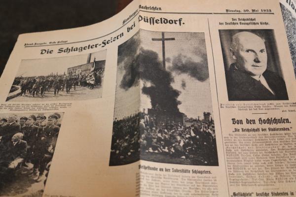 verschiedene alte Zeitungsauschnitte  Feierlichkeiten usw.